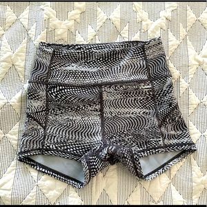 Lululemon In Movement Everlux 2.5 inch shorts